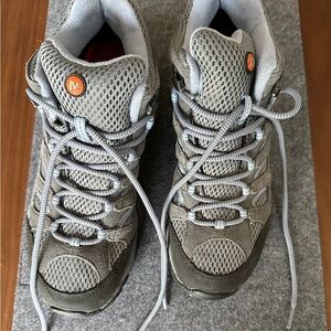 Merrell Gray and Periwinkle hiking boot size 8.5